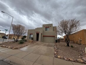 Building Photo - 4BR/3BA/2.5CG, 2534 sq.ft. rental with DEN in Sierra Vista, AZ