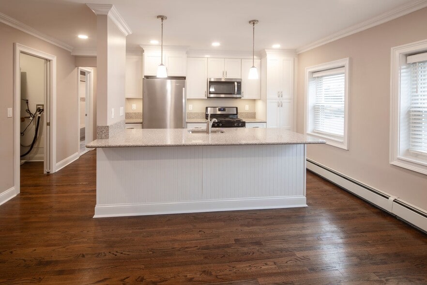 Interior Photo - Hickory Manor: In-Unit Washer & Dryer, Heat, Water & Gas Included, Fitness Center, Sauna, and Bar...