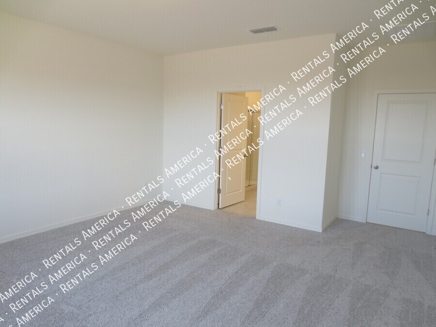 Building Photo - 378 S Borromeo Dr