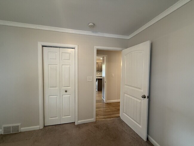 Building Photo - 3BR/2BA Durham Duplex | Utilities Included | Move-In Special: $500 Deposit | Near Duke