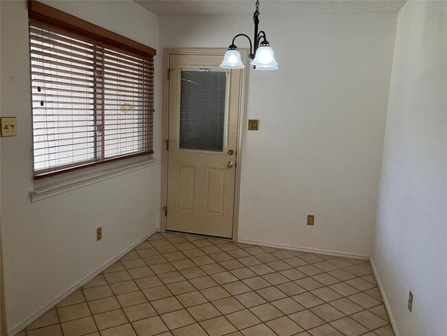 Building Photo - 8226 Summer Side Dr