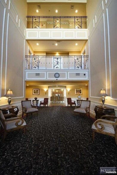 Building Photo - 5 Tenakill Park E