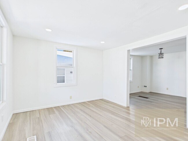 Building Photo - 532 Ridge St