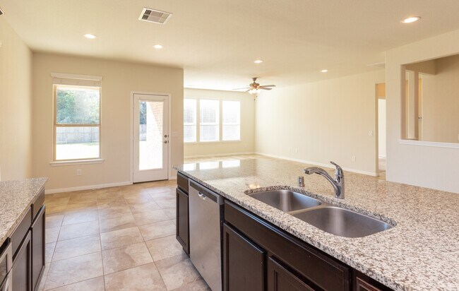 Building Photo - 10 Log House Ct