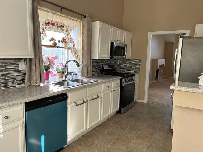 Building Photo - Single story home at Desert Shores