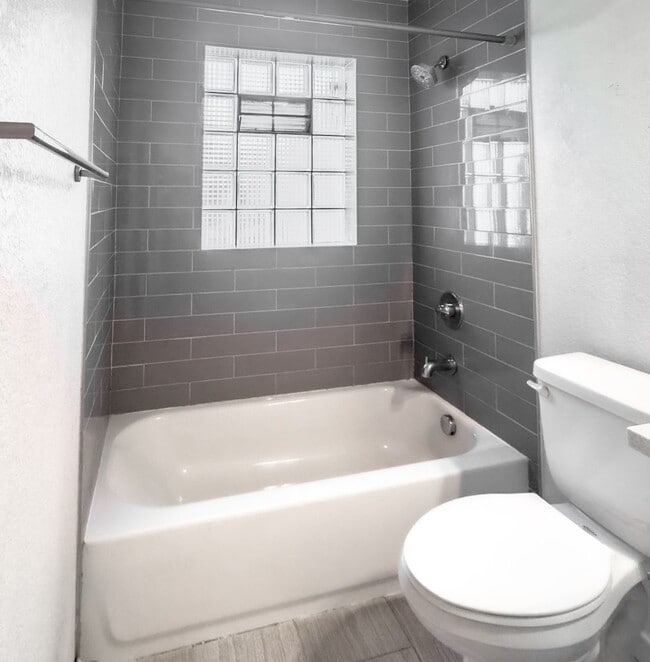 Building Photo - Spacious 5-Bedroom Gem on Locust Street – 2,053 Sq. Ft. of Comfort in Denver's Heart!