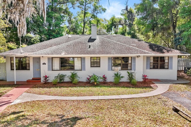 Building Photo - 1929 NW 7th Ln