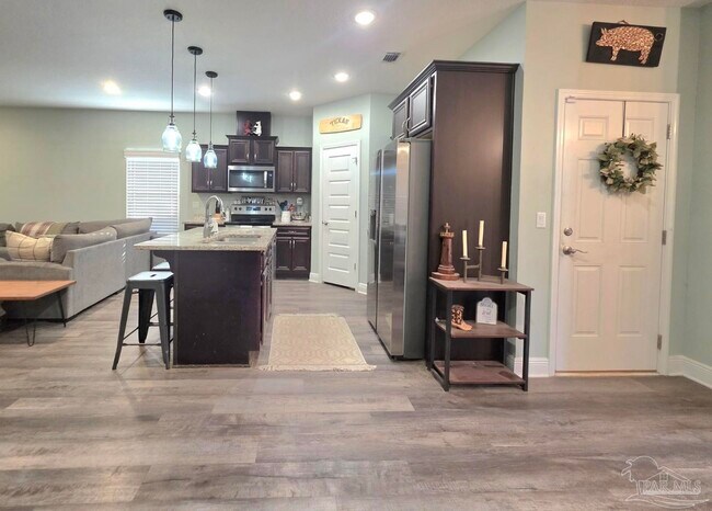 Building Photo - 826 Smiley Cir