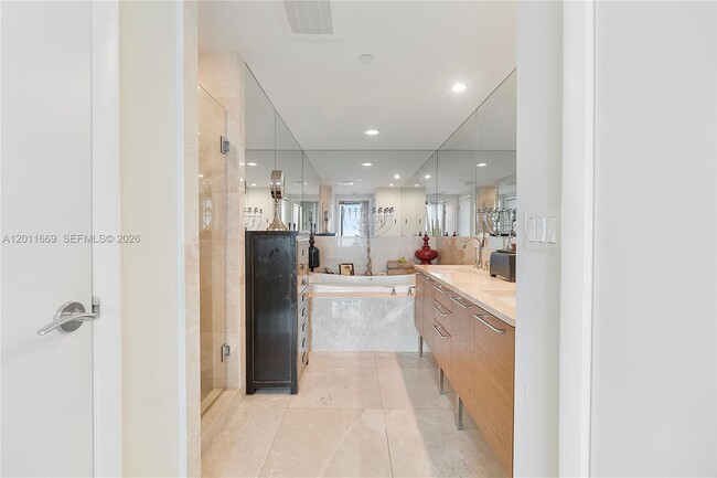 Building Photo - 17001 Collins Ave