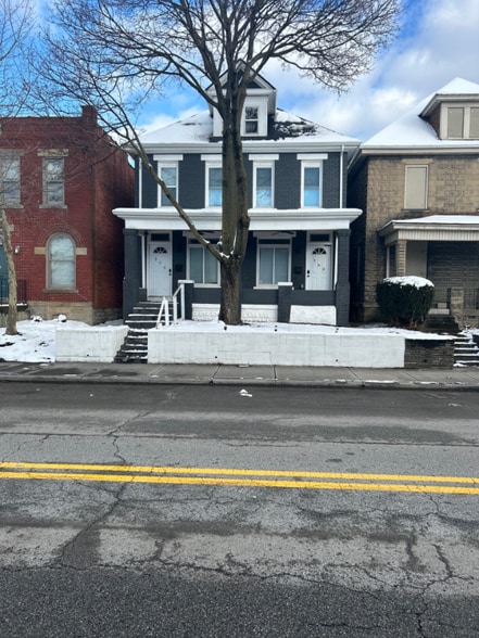 Building Photo - 368-370 St Clair Ave