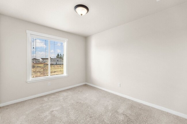 Building Photo - Luxury Townhome in Ridgefield