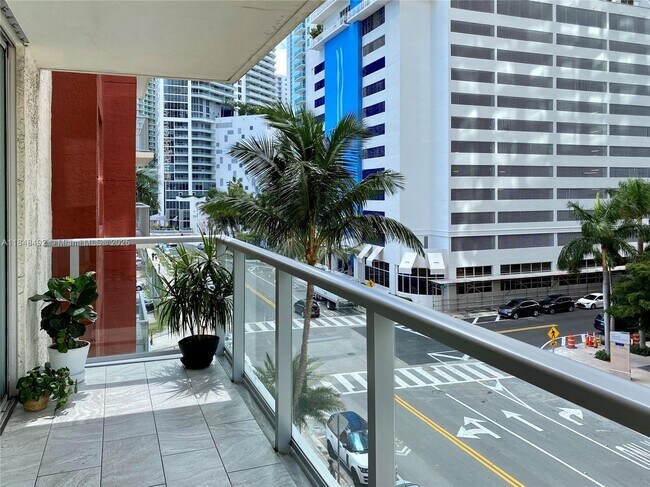 Building Photo - 1155 Brickell Bay Dr