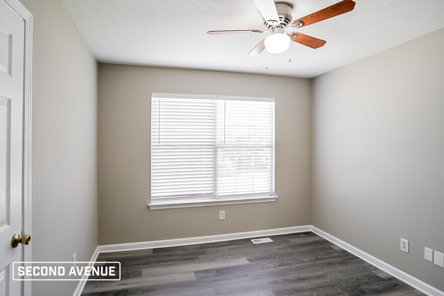 Building Photo - 6410 Hillview Ln