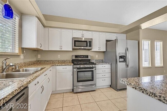 Building Photo - 237 Highgate St