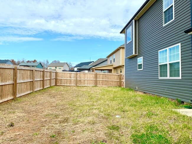 Building Photo - 712 Banister Dr