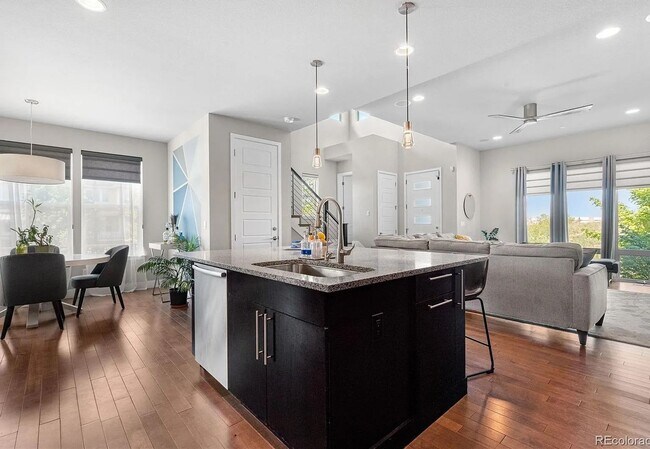 Building Photo - Stunning 4BR House on corner lot in Denver...