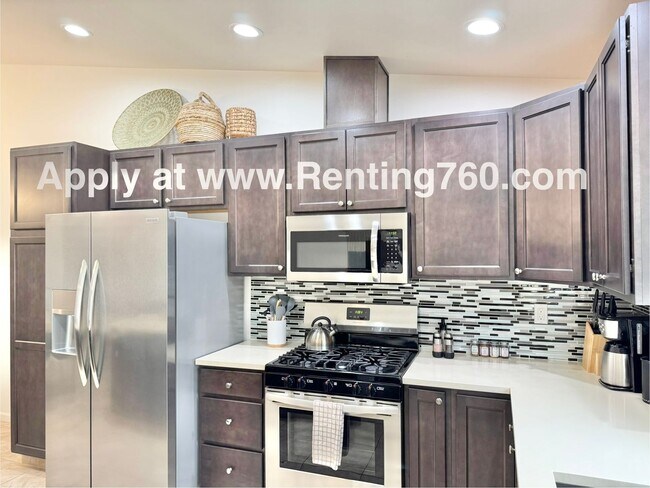Building Photo - COMING SOON - Modern 4 Bedroom 2 Bathroom Home In Storey Park!