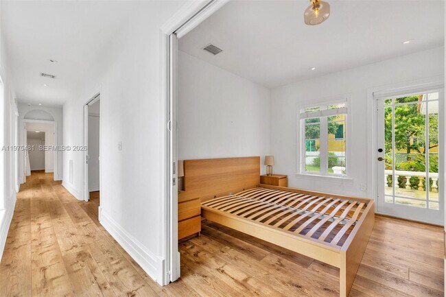 Building Photo - 113 NE 101st St