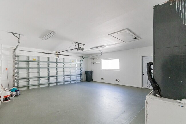 Building Photo - 2810 NE 60th St