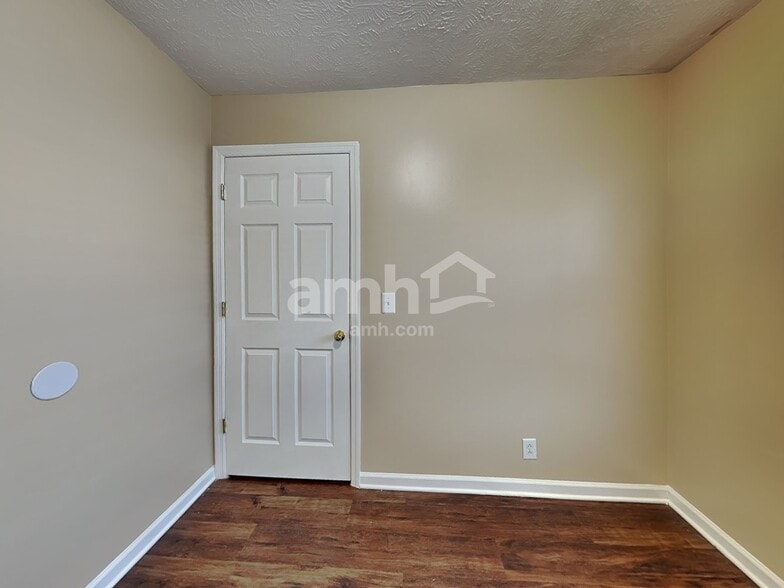 Building Photo - 1428 Westview Dr