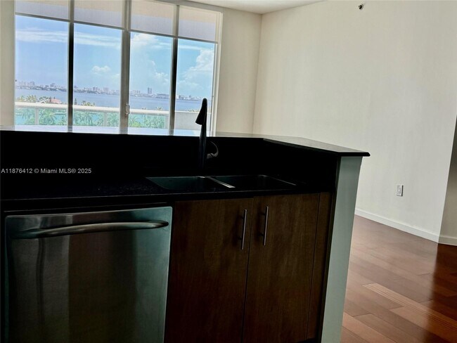 Building Photo - 7900 Harbor Island Dr
