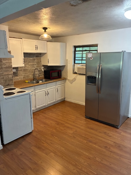 Building Photo - 5423 Linda Ln