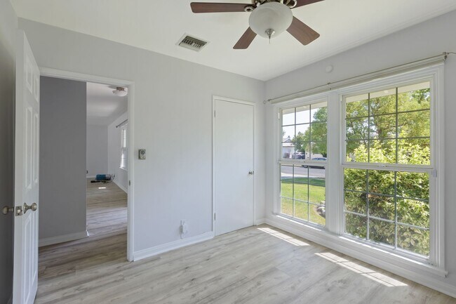 Building Photo - Beautiful 3-Bedroom Home with Pool in Tarzana!