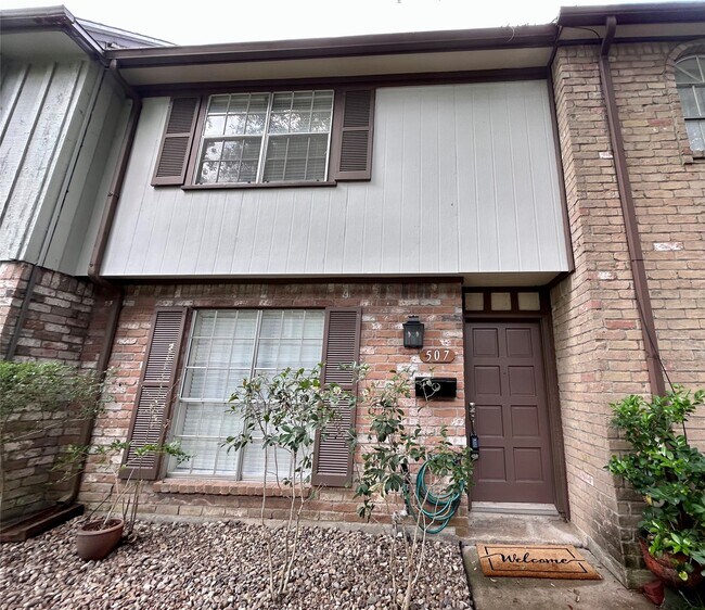 Building Photo - 8101 Amelia Rd