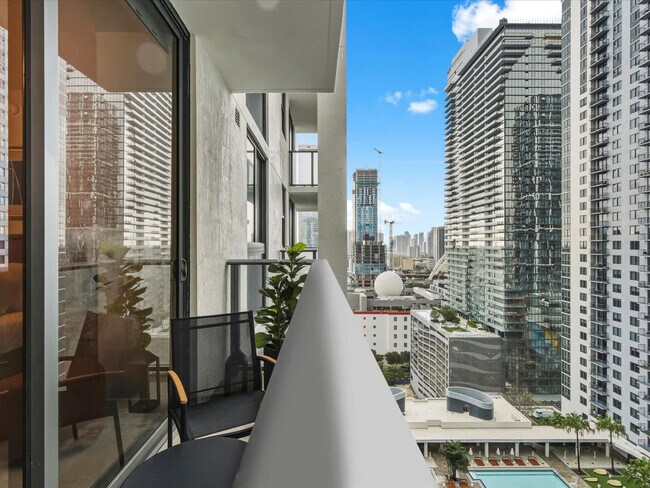 Building Photo - 11 NE 6th St