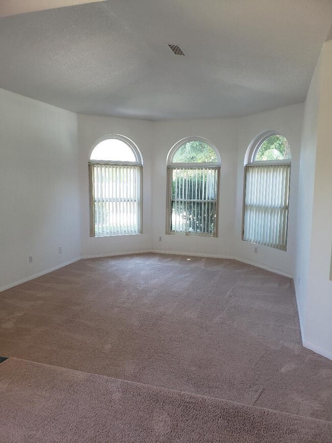 Building Photo - 68412 Descanso Cir