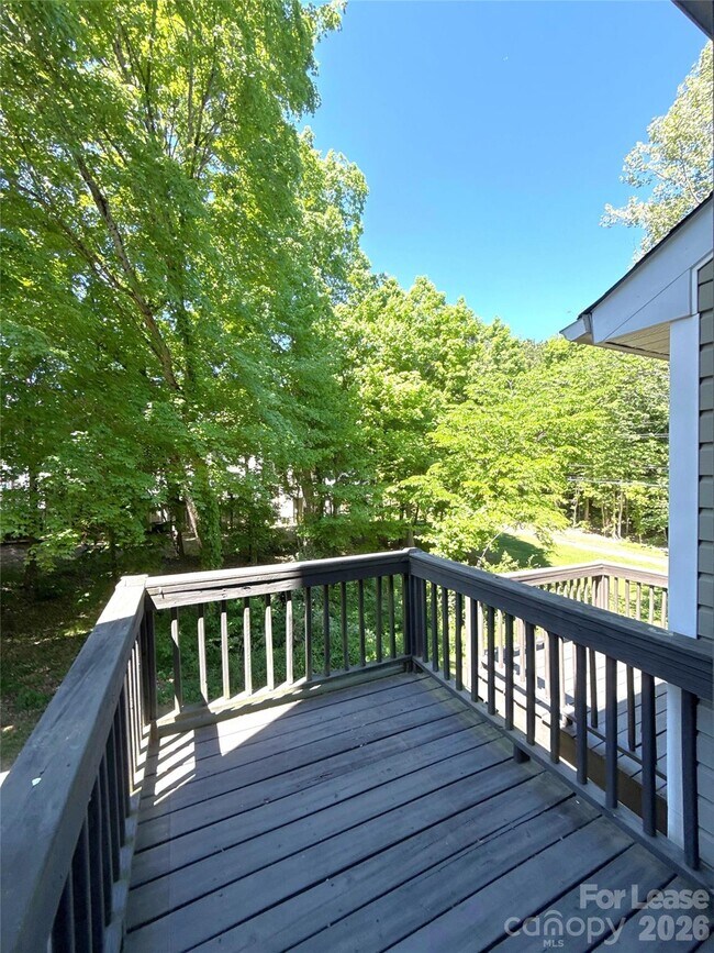 Building Photo - 639 Mountainwater Dr