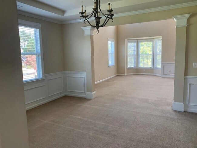 Building Photo - 3755 Long Lake Dr