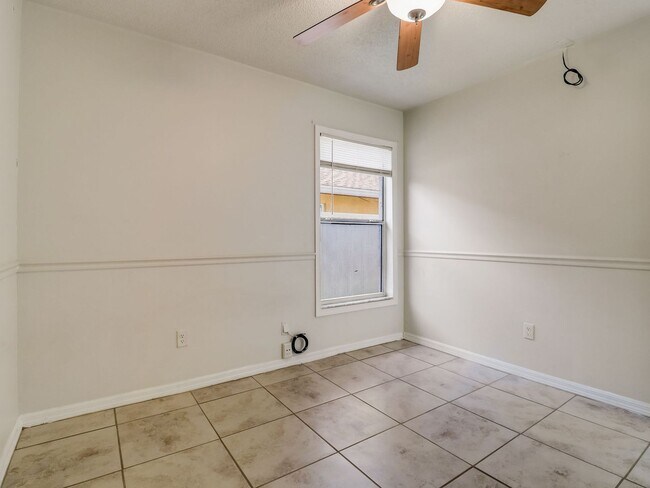 Building Photo - Beautiful 3-bedroom 2-bathroom house in th...