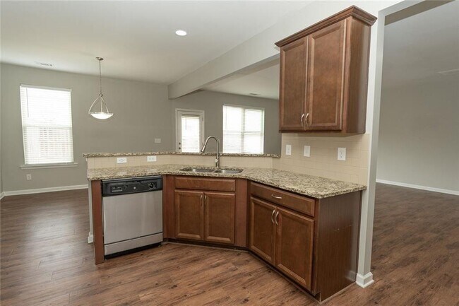 Building Photo - 369 Hardy Water Dr SE
