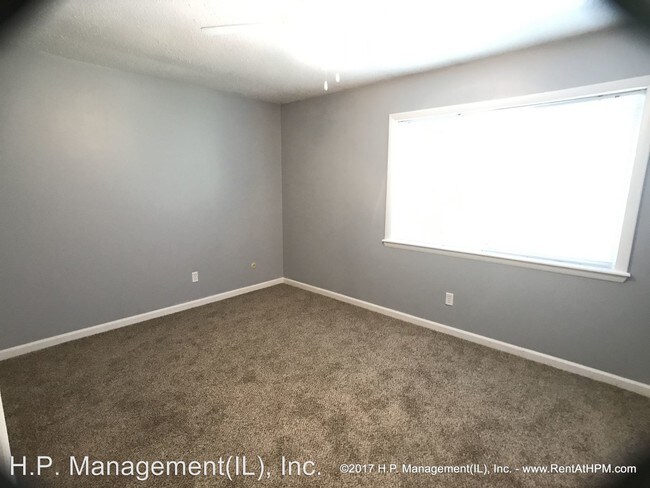 Building Photo - 1124 University Dr