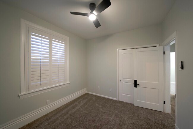 Building Photo - 40 N Meadowcroft Ave