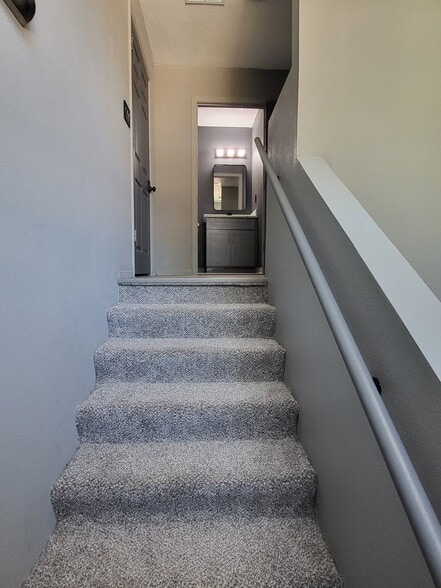 Building Photo - 1806 N 7th Ave