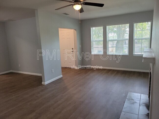 Building Photo - 1356 River Hills Cir E