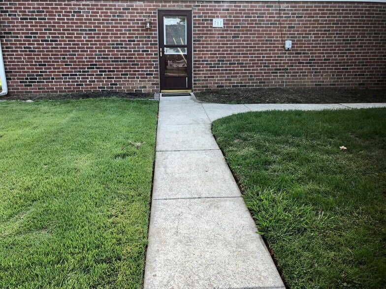 Building Photo - 717 Milmont Ave