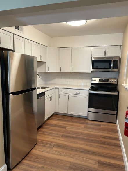 Building Photo - 13 Inwood Terrace