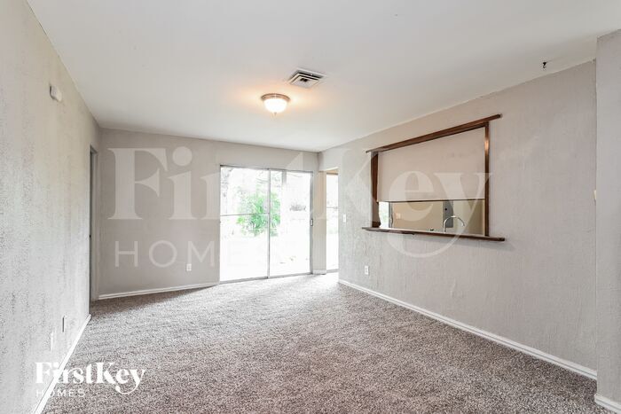 Building Photo - 3045 Kingsley Dr