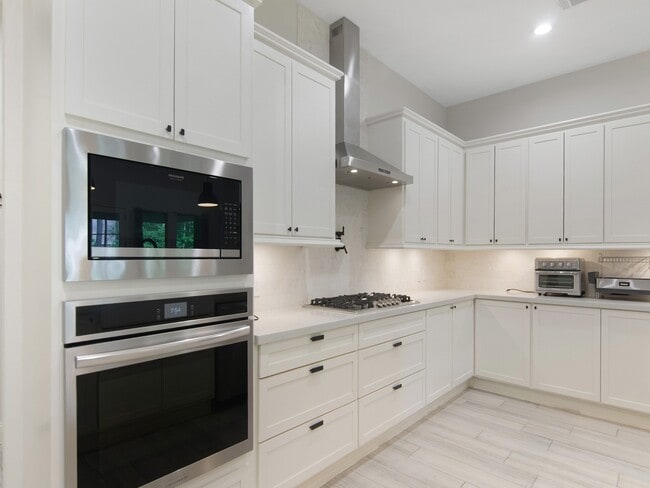 Building Photo - 12118 S Tara Plantation Dr