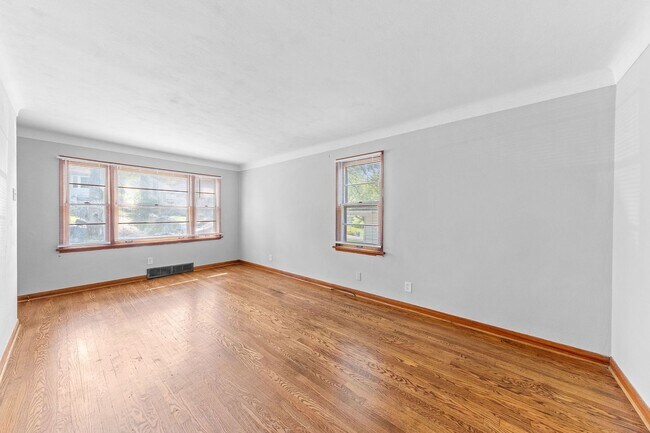 Building Photo - Cozy 3-Bedroom Home in Ferguson – $1,499/m...