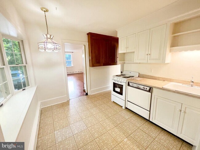 Building Photo - 51 Elfman Dr