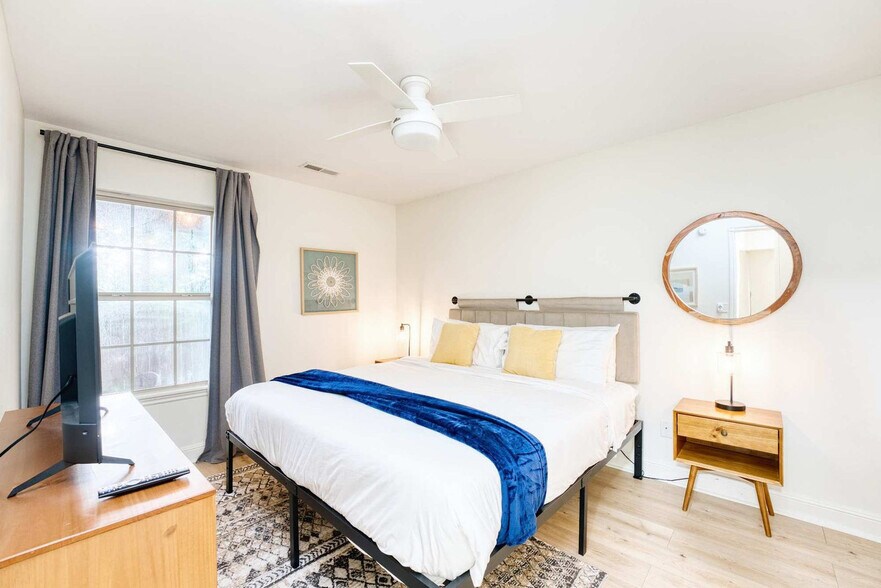 Building Photo - 1517 NW Bell Royal Ct