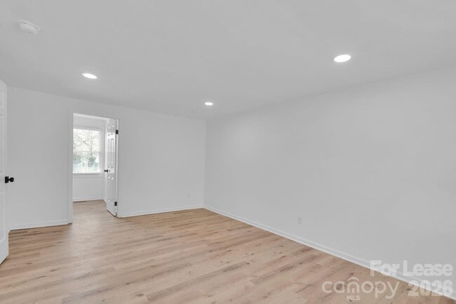 Building Photo - 7404 Shadowlake Dr