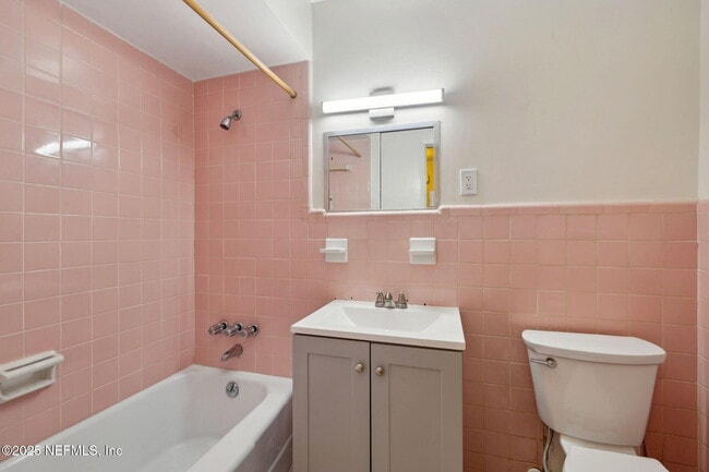 Building Photo - 3904 Via De La Reina