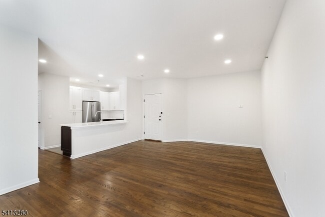 Building Photo - 50 Maple Ave