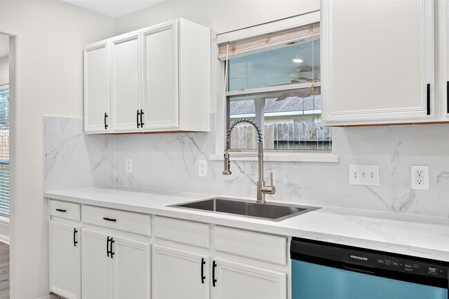 Building Photo - 17243 Valemist Ct
