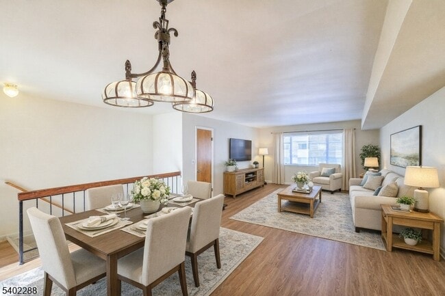 Building Photo - 1302 Bradley Ct